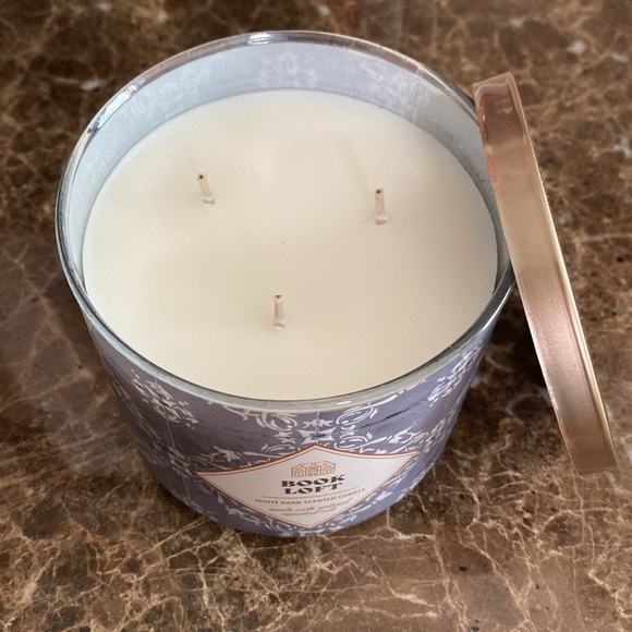 “BOOK LOFT” fragrance by BBW/WB collection, 3-wick candle🕯️NWTag on base - Picture 3 of 5